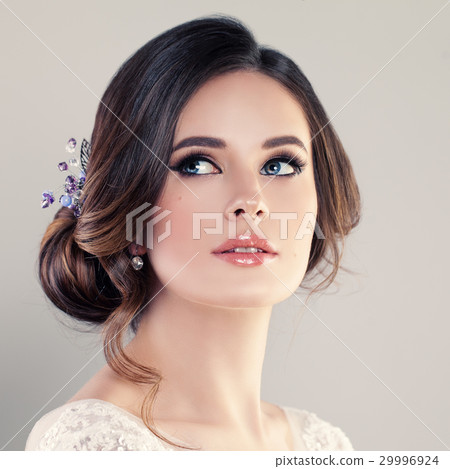 Beautiful Bride with  Makeup and Bridal Hairstyle 29996924