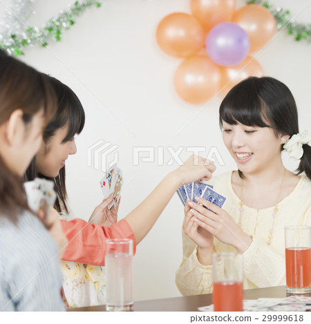 A woman playing cards 29999618