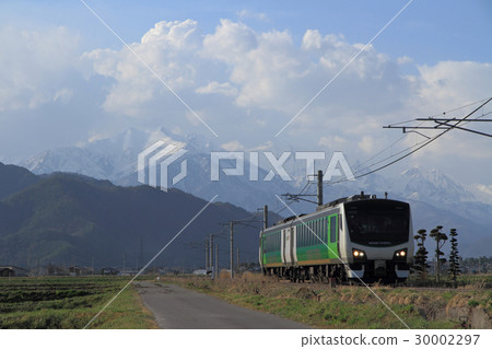 Otoro線春天北阿爾卑斯山麓小丘 30002297