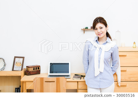 A woman in the study 30003516