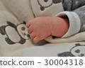 Baby's hand 30004318