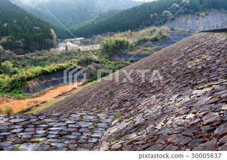 Tenjin dam made by loading rocks 30005637