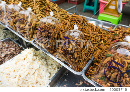 Seafood post product market in fishery village 30005746