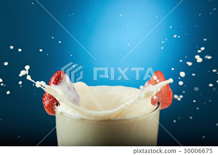 macro of splash of milk macro of splash of milk 30006675