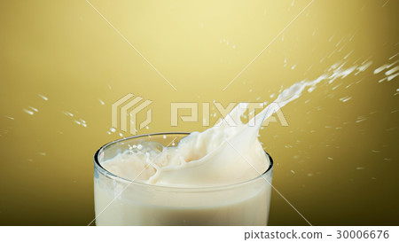 close up of milk splash 30006676