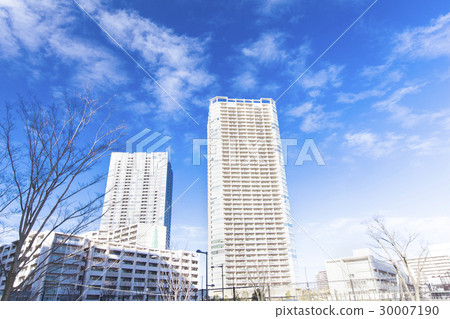 塔公寓和藍天 30007190