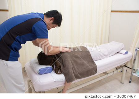 Treatment at the bone clinic Treatment at the bone clinic 30007467