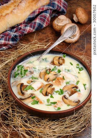 Soup puree from of champignons and chicken Soup puree from of champignons and chicken 30007602