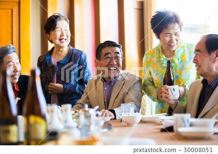 Senior Alumni Association Men and women enjoying the meal Senior Alumni Association Men and women enjoying the meal 30008051