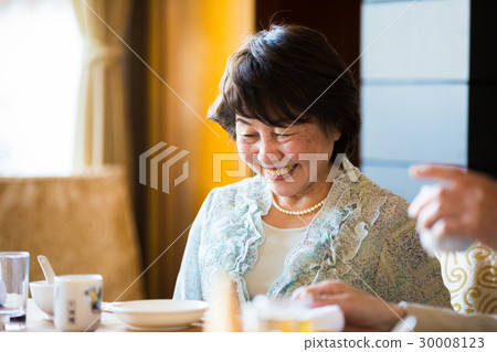 Senior Alumni Association Men and women enjoying the meal Senior Alumni Association Men and women enjoying the meal 30008123