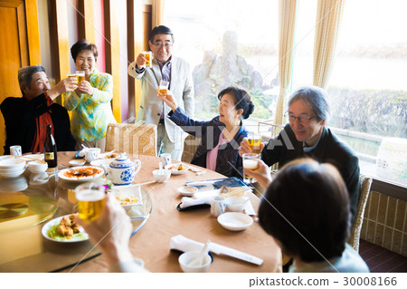 Senior alumni association beer toast 30008166