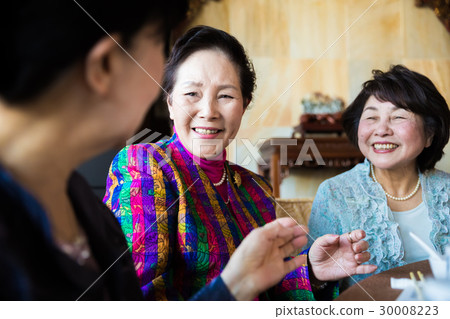 高級校友會婦女享受會談 高級校友會婦女享受會談 30008223