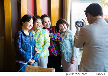 Senior Alumni Club Memorial Photography Woman 30008271