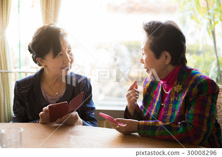 高級校友會智能手機女 高級校友會智能手機女 30008296