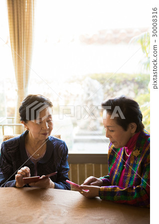 Senior Alumni Society Smartphone Female Senior Alumni Society Smartphone Female 30008316