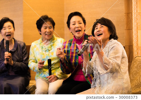 高級校友會卡拉OK女性 30008373