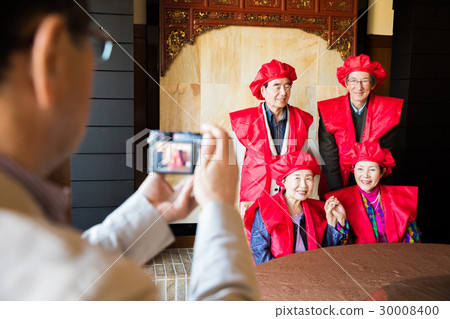 Senior Alumni Association 60 Years Portrait Gender 30008400