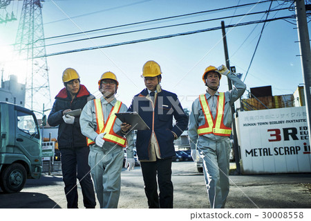 Workers during construction meetings 30008558