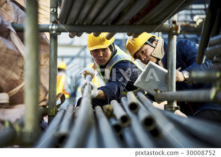 Construction site single pipe pipe worker to check Construction site single pipe pipe worker to check 30008752