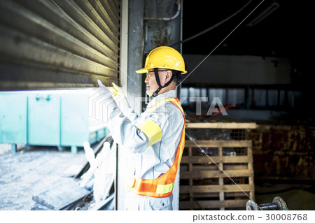 打開建造場所快門的工作者 打開建造場所快門的工作者 30008768
