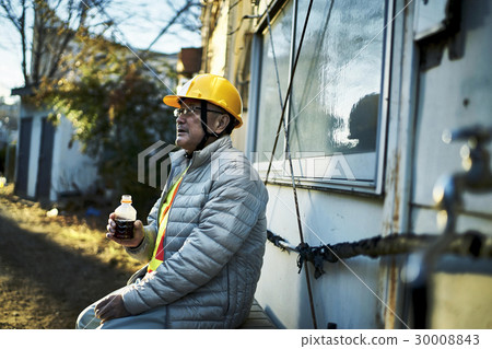 施工現場工人PET瓶男性飲用飲料 30008843