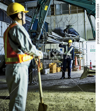 建造場所夜班工作重的機器工作者 30008884