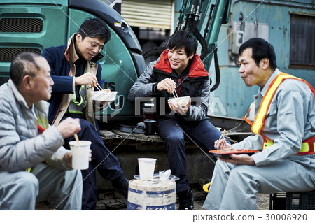 Construction site workers taking lunch 30008920