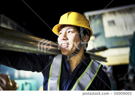 Construction site Male carrying night pipe 30009005