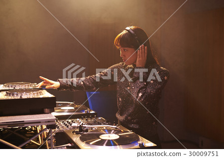 Female DJ 30009751