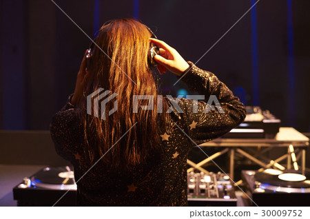 Female DJ Female DJ 30009752