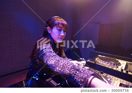女DJ 30009756
