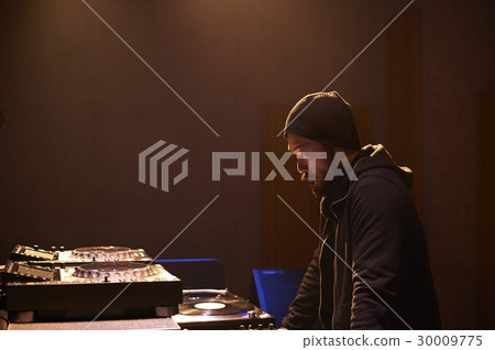 男DJ 30009775