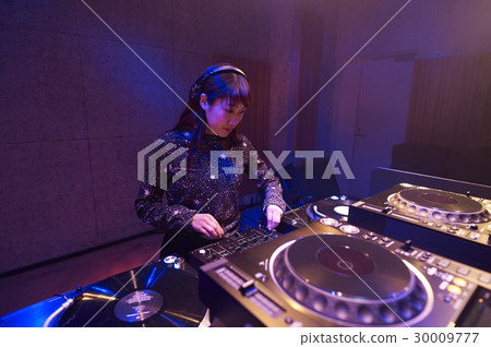Female DJ 30009777
