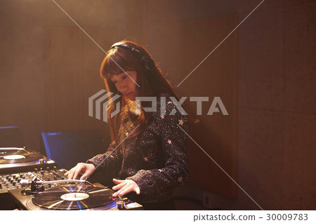 Female DJ 30009783