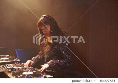 女DJ 30009784
