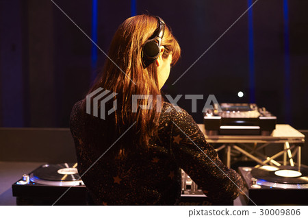 Female DJ 30009806