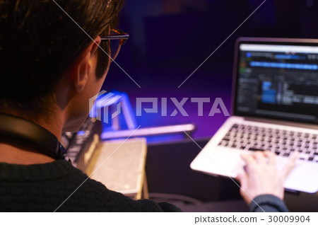 男DJ 30009904