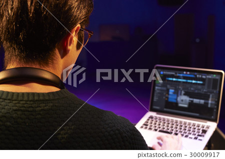 Male DJ Male DJ 30009917
