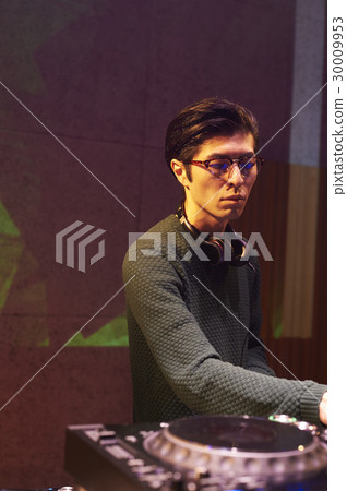 男DJ 30009953