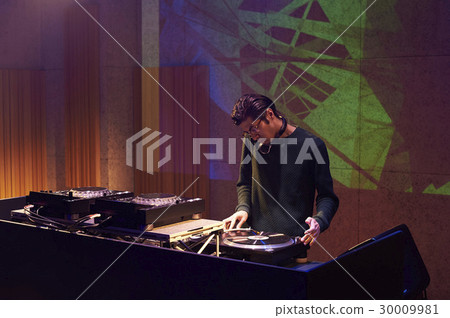 男DJ 男DJ 30009981