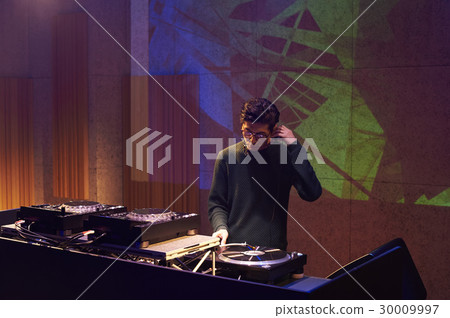 Male DJ 30009997
