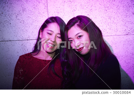 Club scene snap 30010084