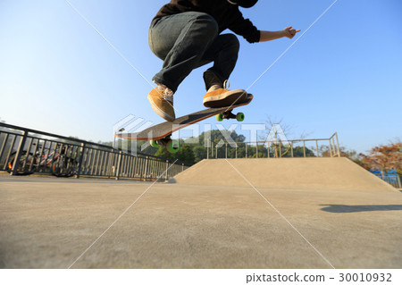 young skateboarder legs skateboarding at skatepark 30010932