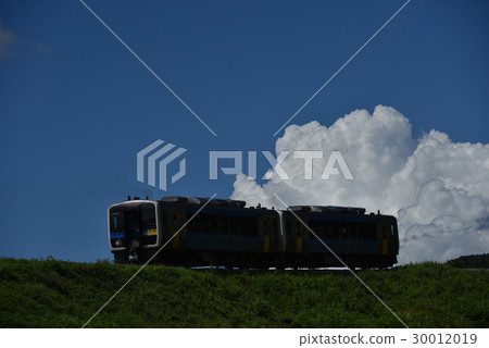 Yatsugatake Kogen Line hybrid train going to the cloud cover in summer afternoon Yatsugatake Kogen Line hybrid train going to the cloud cover in summer afternoon 30012019