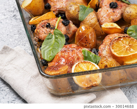 Baked chicken leg quarter with potatoes and lemon 30014688