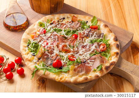 Pizza with dried ham, rocket leaves, cheese Pizza with dried ham, rocket leaves, cheese 30015117