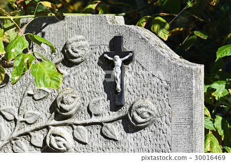 Cross and flower on the tombstone 30016469