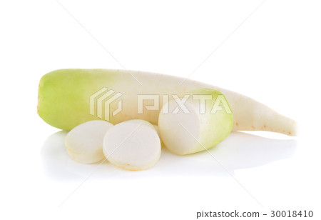 white radish on white background 30018410