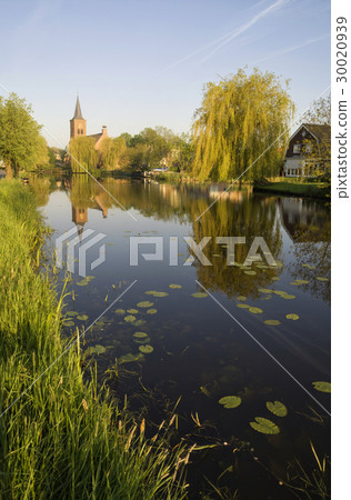 View at the village of Bleskensgraaf View at the village of Bleskensgraaf 30020939