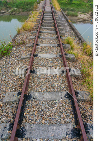 延伸的鐵軌 30022812